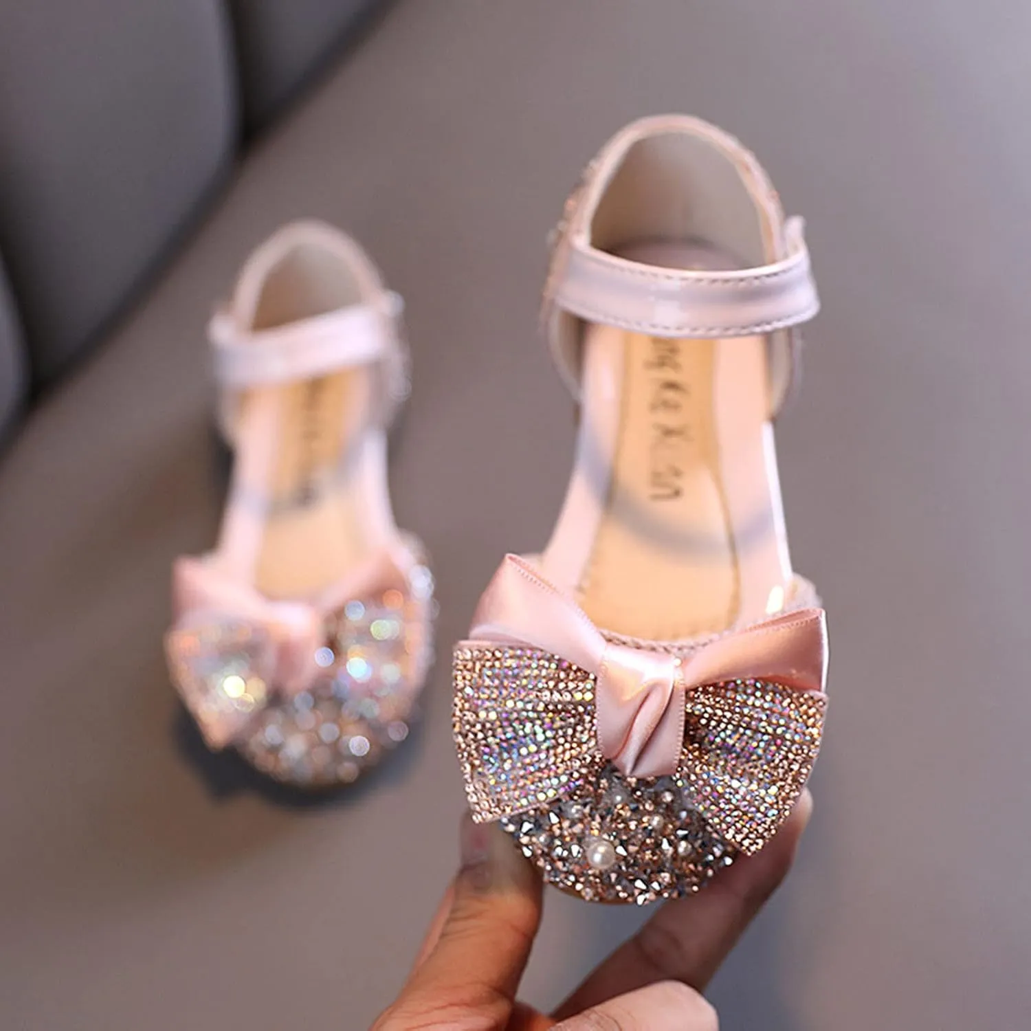Fashion Spring and Summer Children Dance Shoes Girls Dress Show Princess Shoes Pearl Bowknot Kids Squeaky Shoes Girls
