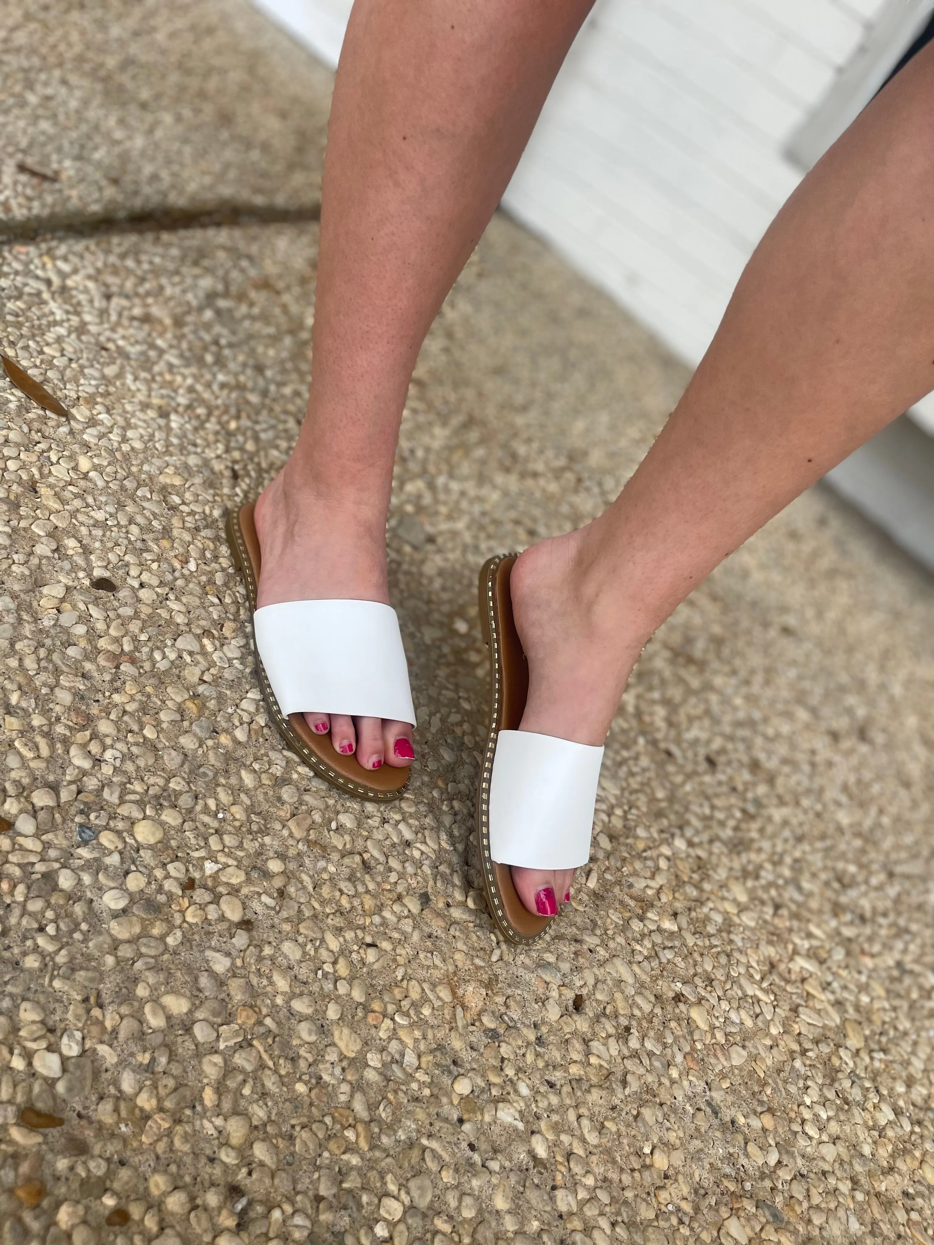 Micah Sandal/ White