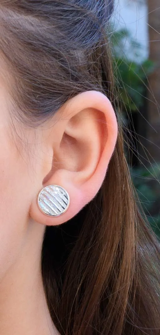 Silver-tone Frosted Metallic Stripe Stud Earrings 12mm (Silver)